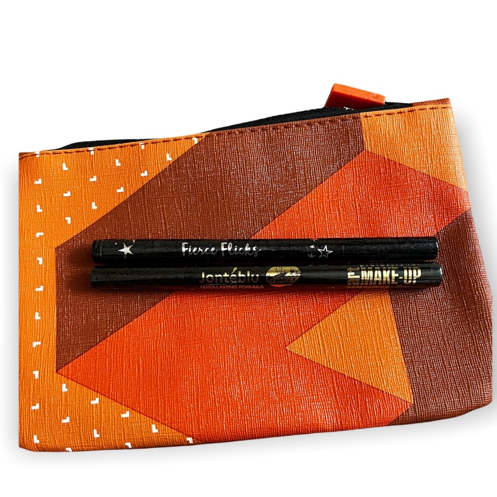 Eye liner with makeup bag